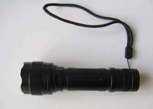 防水强光手电筒